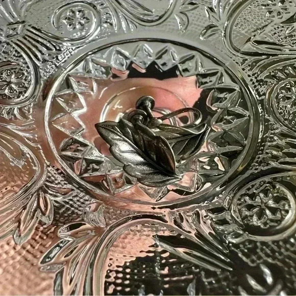 Vintage Sterling Clip Earrings Leaf - Picture 5 of 7